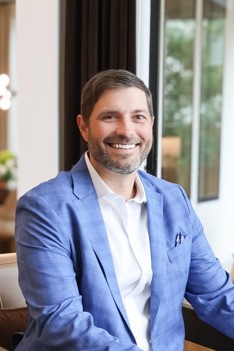 Headshot of Mark Pearce, Broker Associate